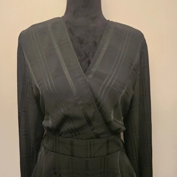 Black Long-Sleeved Wrap Romper - Size Large 😍 - Picture 3 of 8